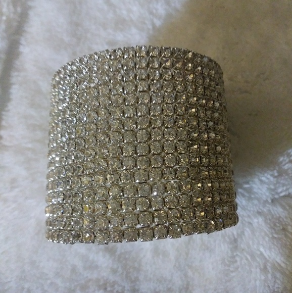 Beautiful Silver Plated15 Row Prong Set Bracelet - Picture 2 of 8